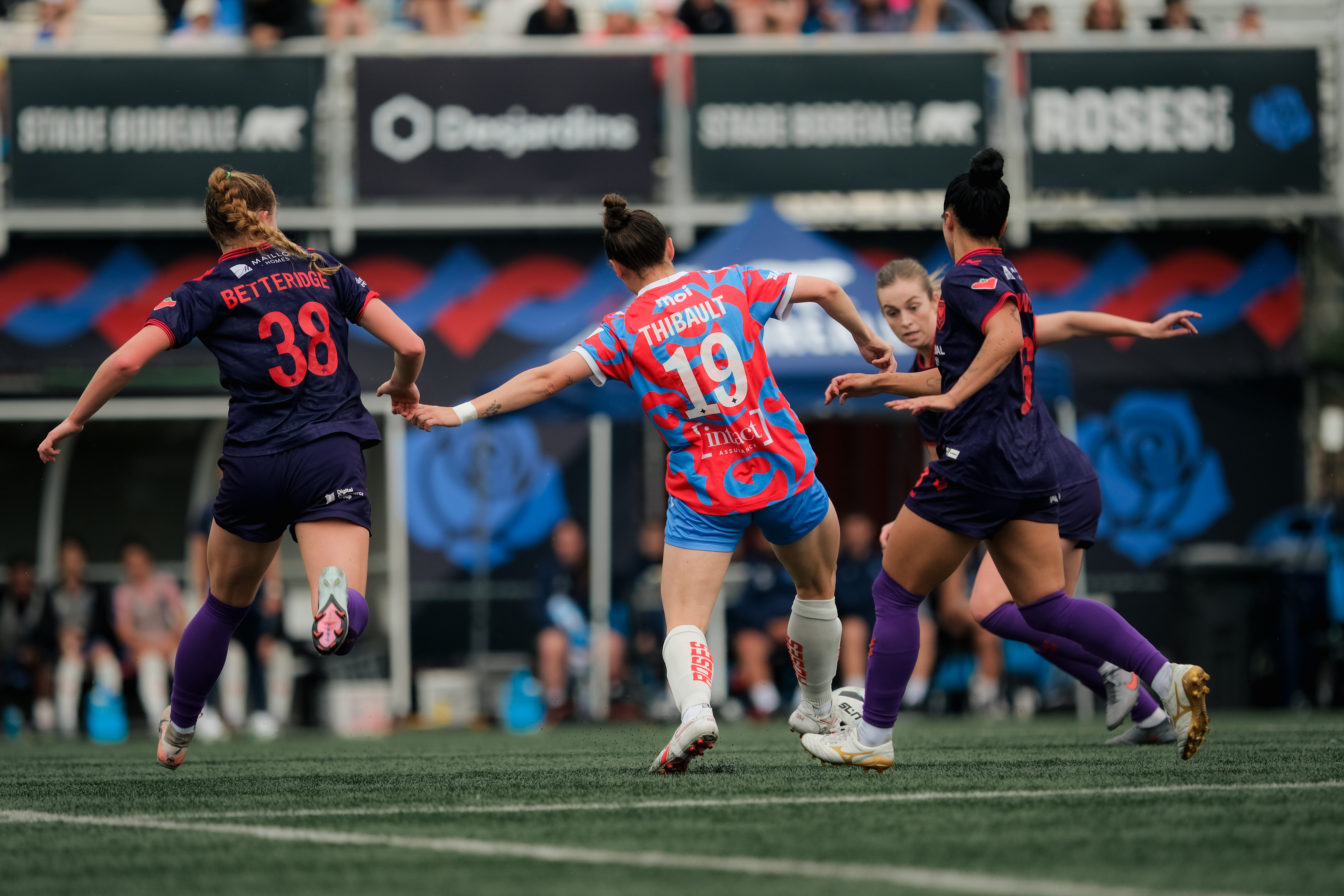 Badu opens her Account as Montréal Roses are held by Calgary Wild