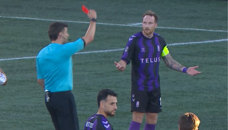 Incredible sequence in Langford: Pacific handed a red card after asking for the FVS check themselves
