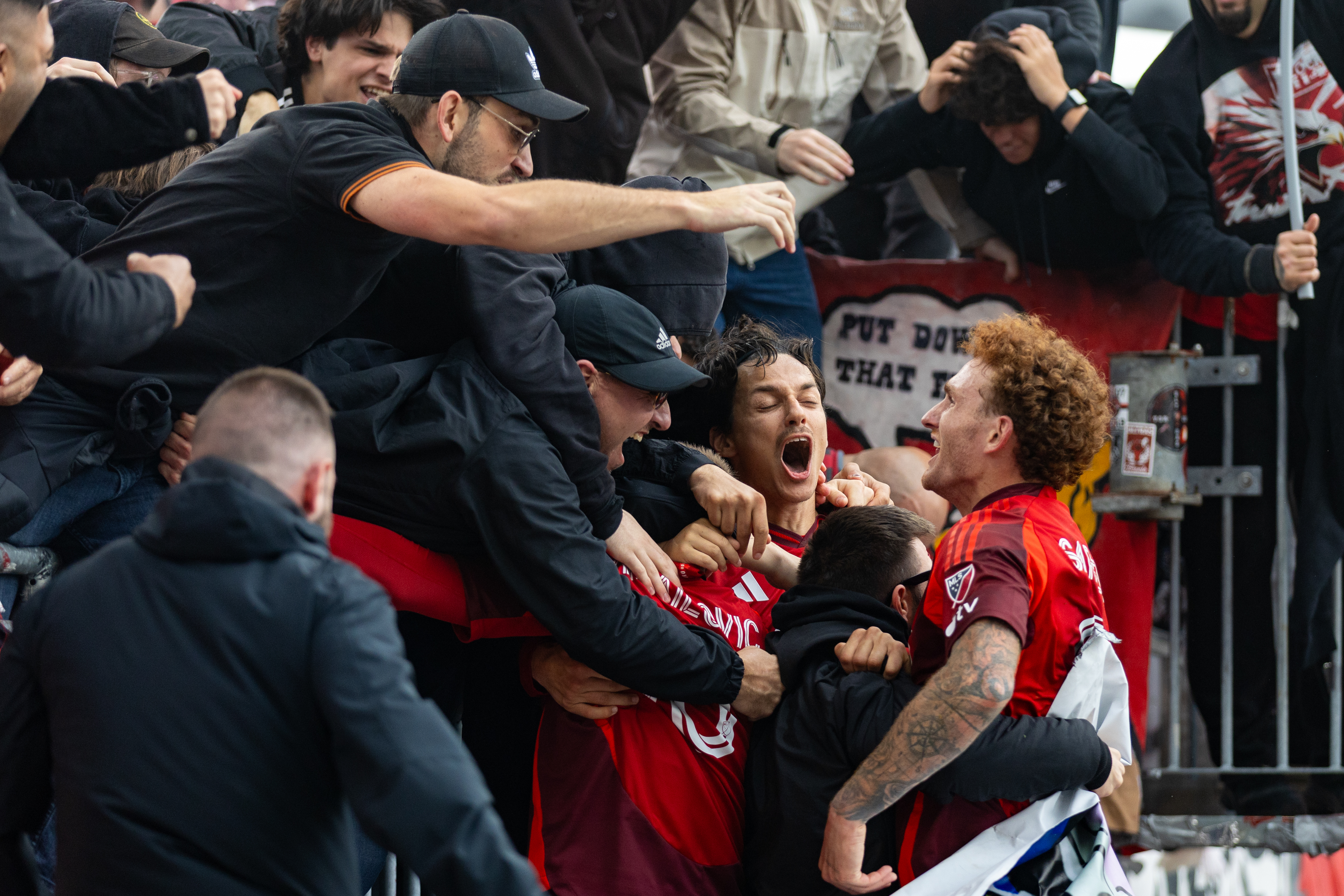 Drama in the derby and holding firm down a man: What stuck out in MLS' matchday 29