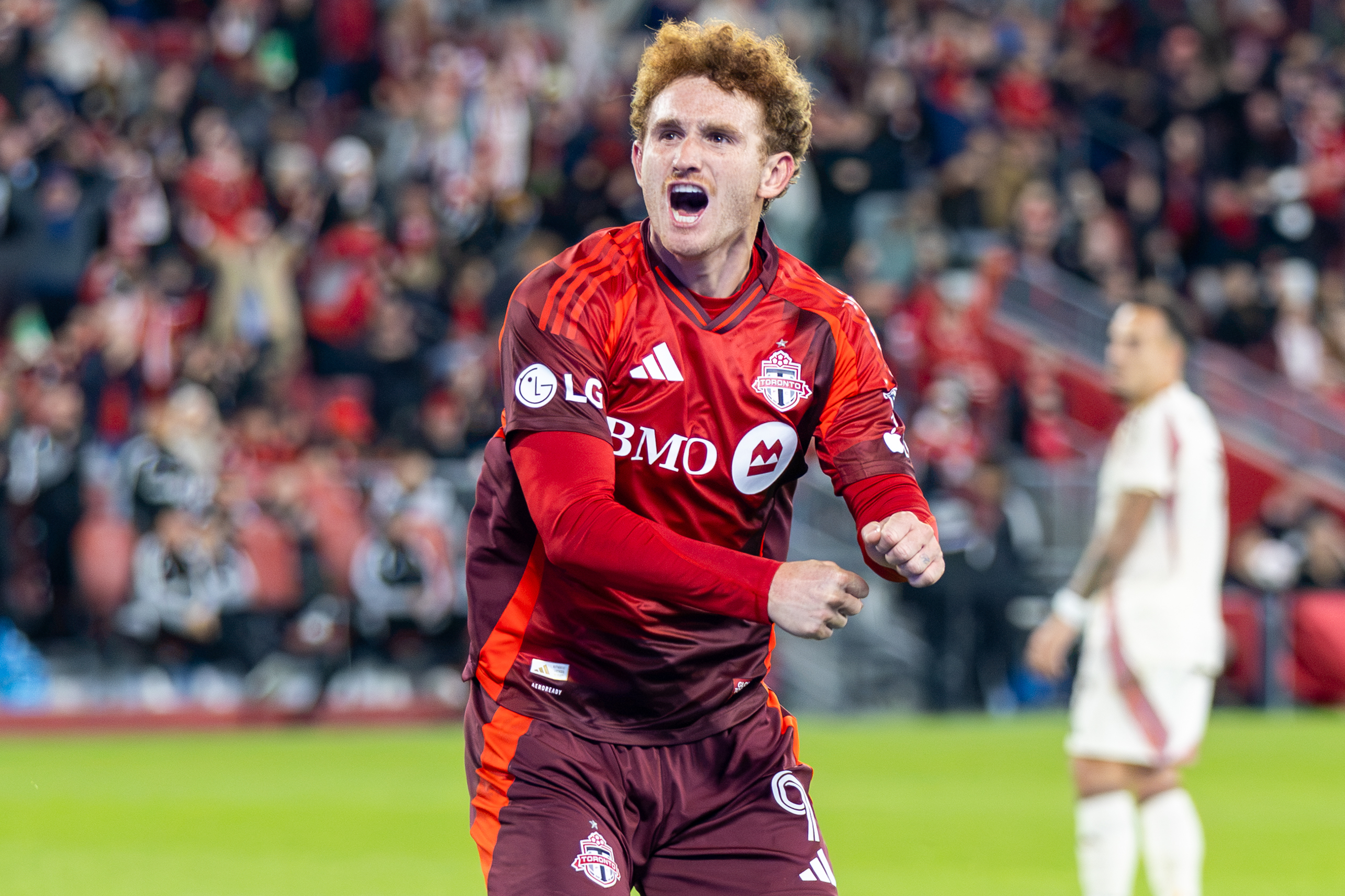 Toronto defeat DC United 2-1 to keep slim playoff hopes alive