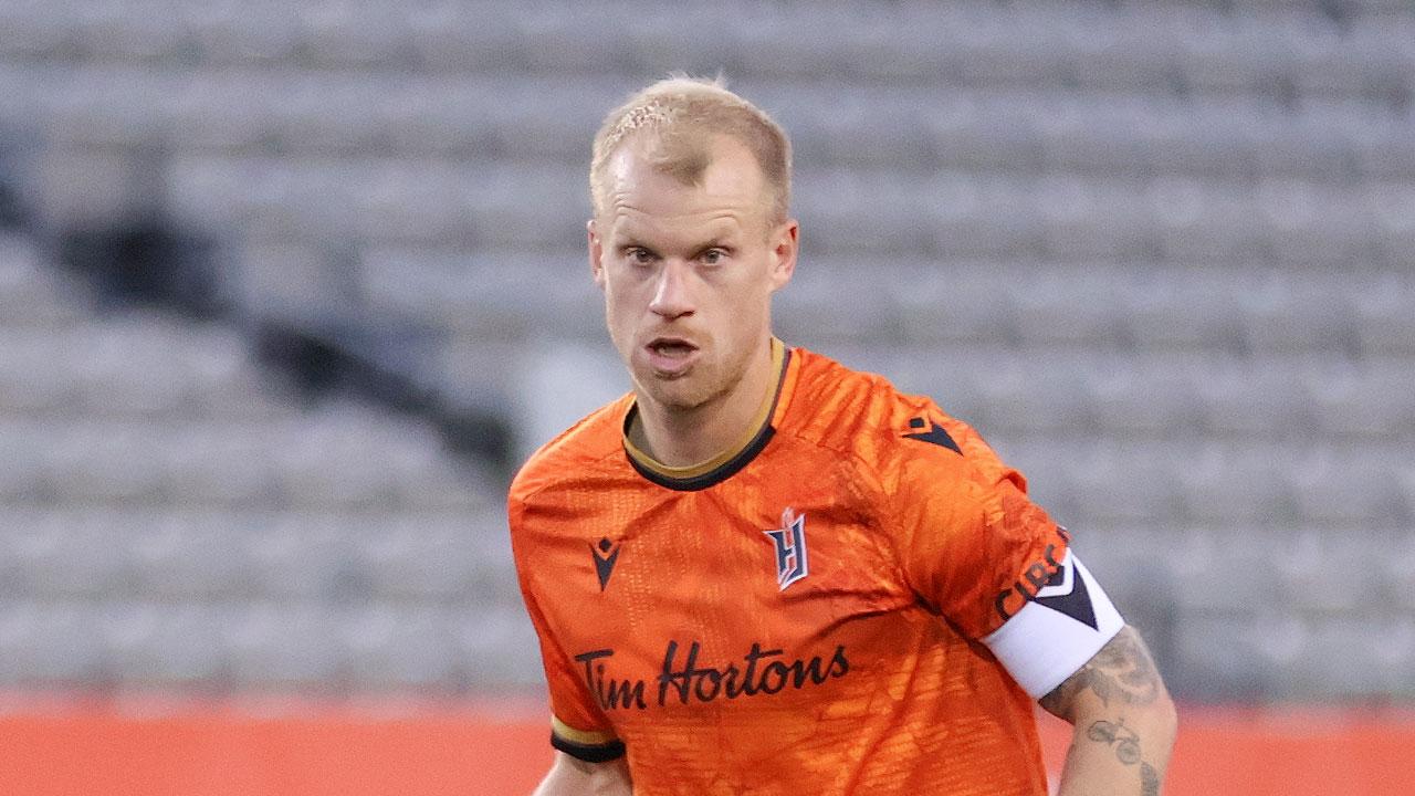 Forge re-signs club legend and captain Kyle Bekker