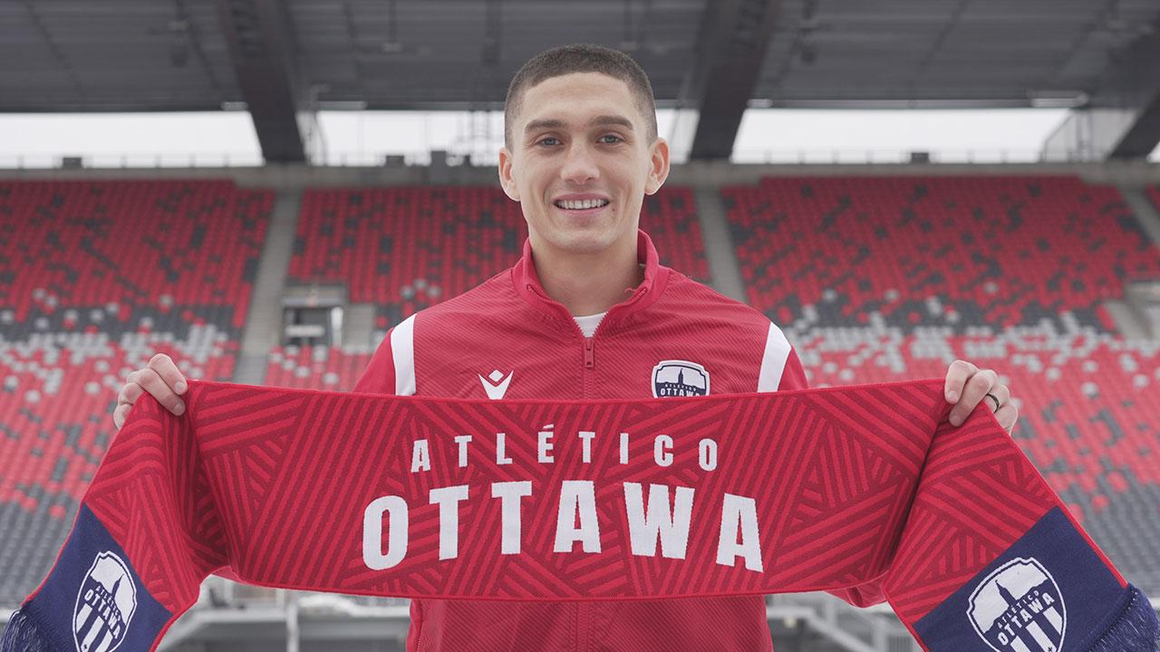Manny Aparicio signs for Atlético Ottawa