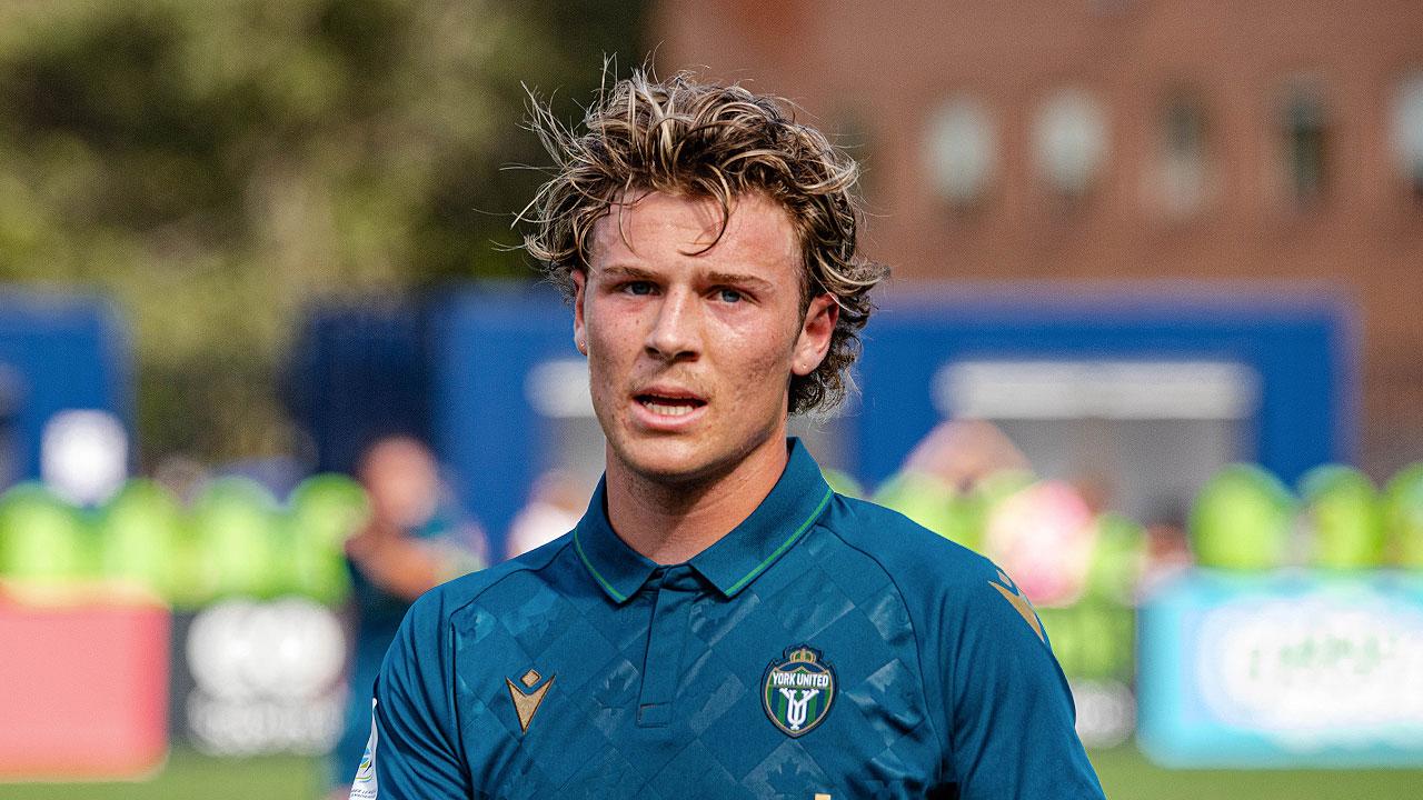 Pacific signs Canadian attacker Ronan Kratt